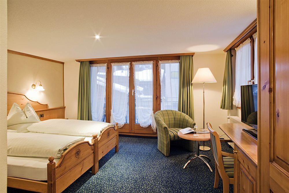 Hotel Walliserhof Zermatt Bagian luar foto